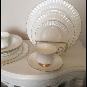 Royal Albert China. 2  5. Piece setting Val dor